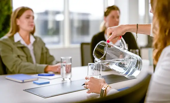 <img width="200" alt="Reasons business office glass water 2" src="https://www.culligan.lu/wp-content/themes/culligan-emea/img/four-reasons-module//reasons-business-office-glass-water-2.webp" /> Reasons business office glass water 2